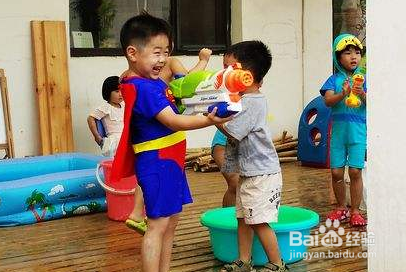 夏天，如何教会孩子玩水
