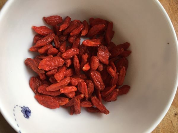 银耳莲子红枣枸杞汤