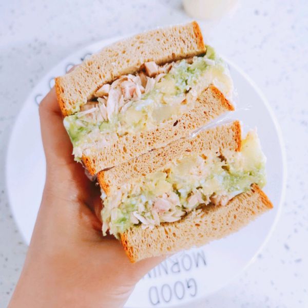 金枪鱼土豆泥沙拉三明治