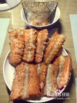 椒盐鱼骨的做法过程