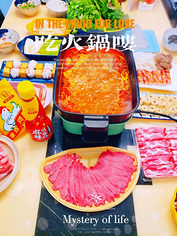 一家人在一起就是要围坐着吃火锅