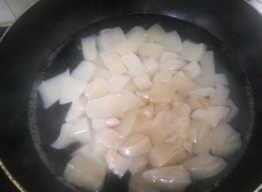 川味魔芋烧鸭的做法