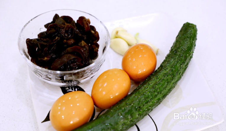 木耳黄瓜炒鸡蛋的做法