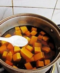 教你夏天下火的南瓜绿豆汤