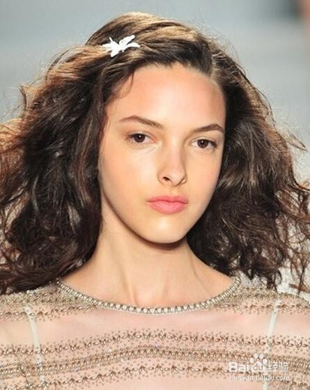 选一款你喜欢的卷发造型，周末约小伙伴一起做吧