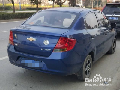 侧方停车怎样防止刮到前车?