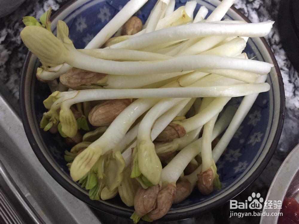 教你怎么做彩椒花生苗