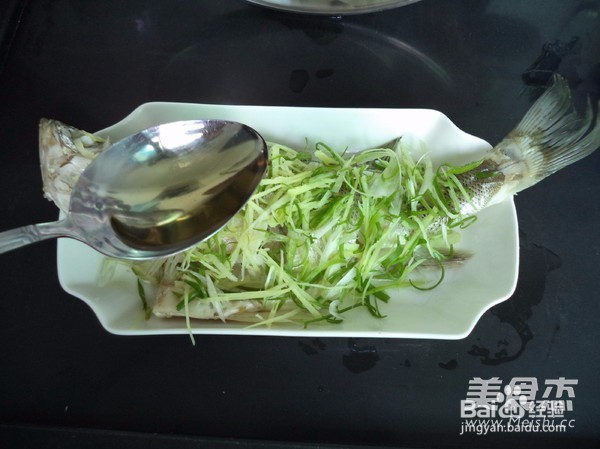 清蒸鲈鱼的做法