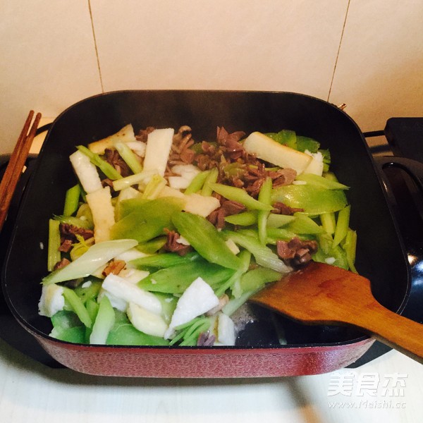 杂菜炒鸡胗的做法