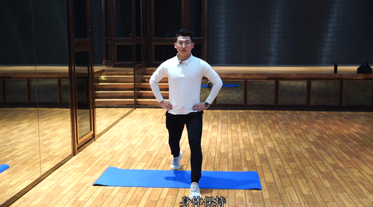怎么练习箭步蹲来强化腿部力量