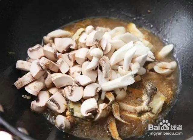 蟹小姐厨房:菌菇爆炒香辣大闸蟹