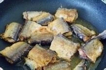 怎么制作一道美味茄汁秋刀鱼