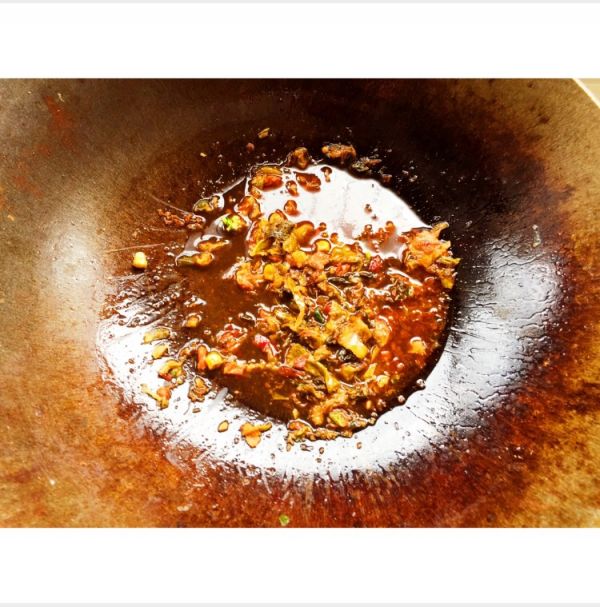 法式煎蛋配鸡丝浓缩酱汁拌面