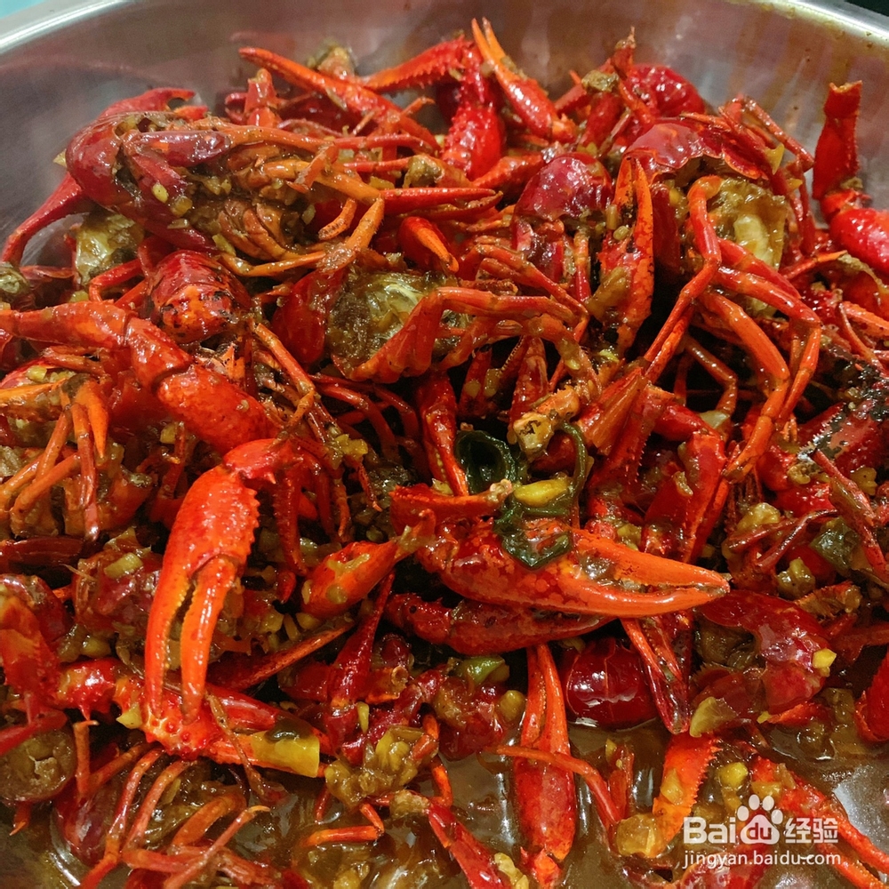 味美鲜香的蒜香小龙虾