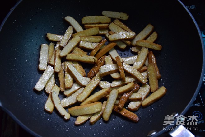 芹菜炒香干的做法