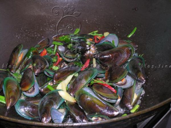 黄油罗勒炒海虹