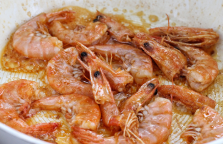 带你做暖胃蔬菜大虾豆腐汤