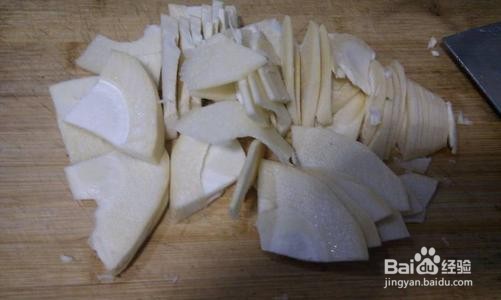 竹笋焖三黄鸡