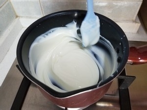 教你自己在家里做牛奶小方