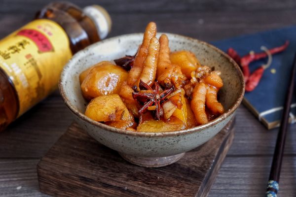 香辣鸡爪烧土豆