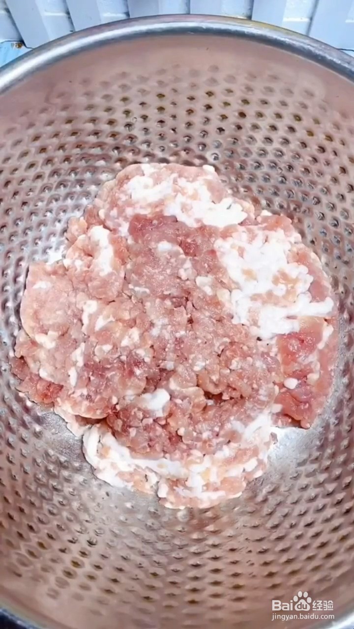 如何制作鲜美多汁的三鲜馅饺子