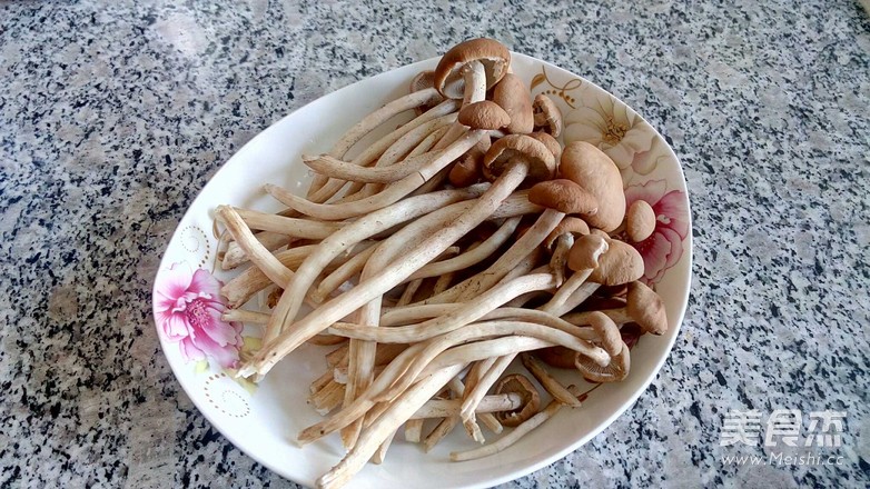 五香茶树菇的做法
