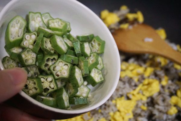 橄榄菜秋葵炒饭