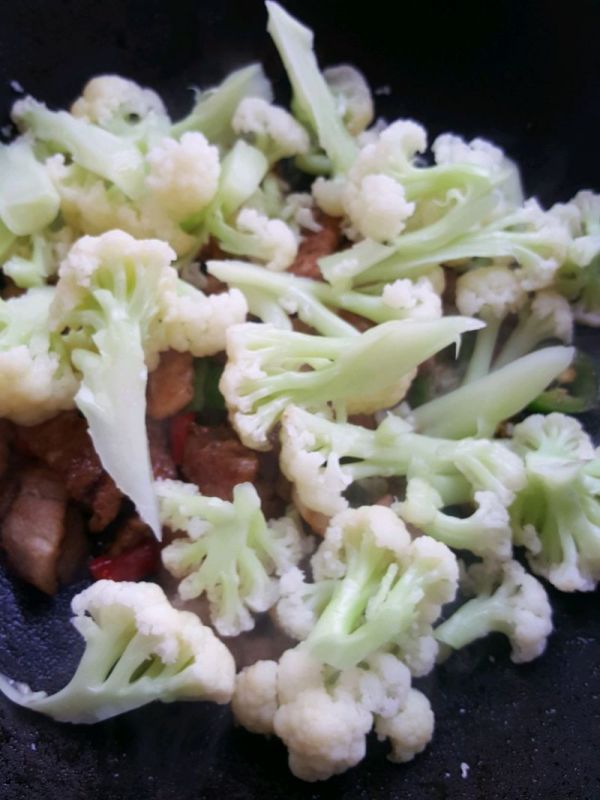 花菜炝炒五花肉