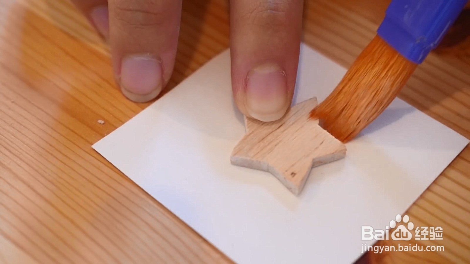 在墙上做一些五星装饰，客人都离不开眼球！