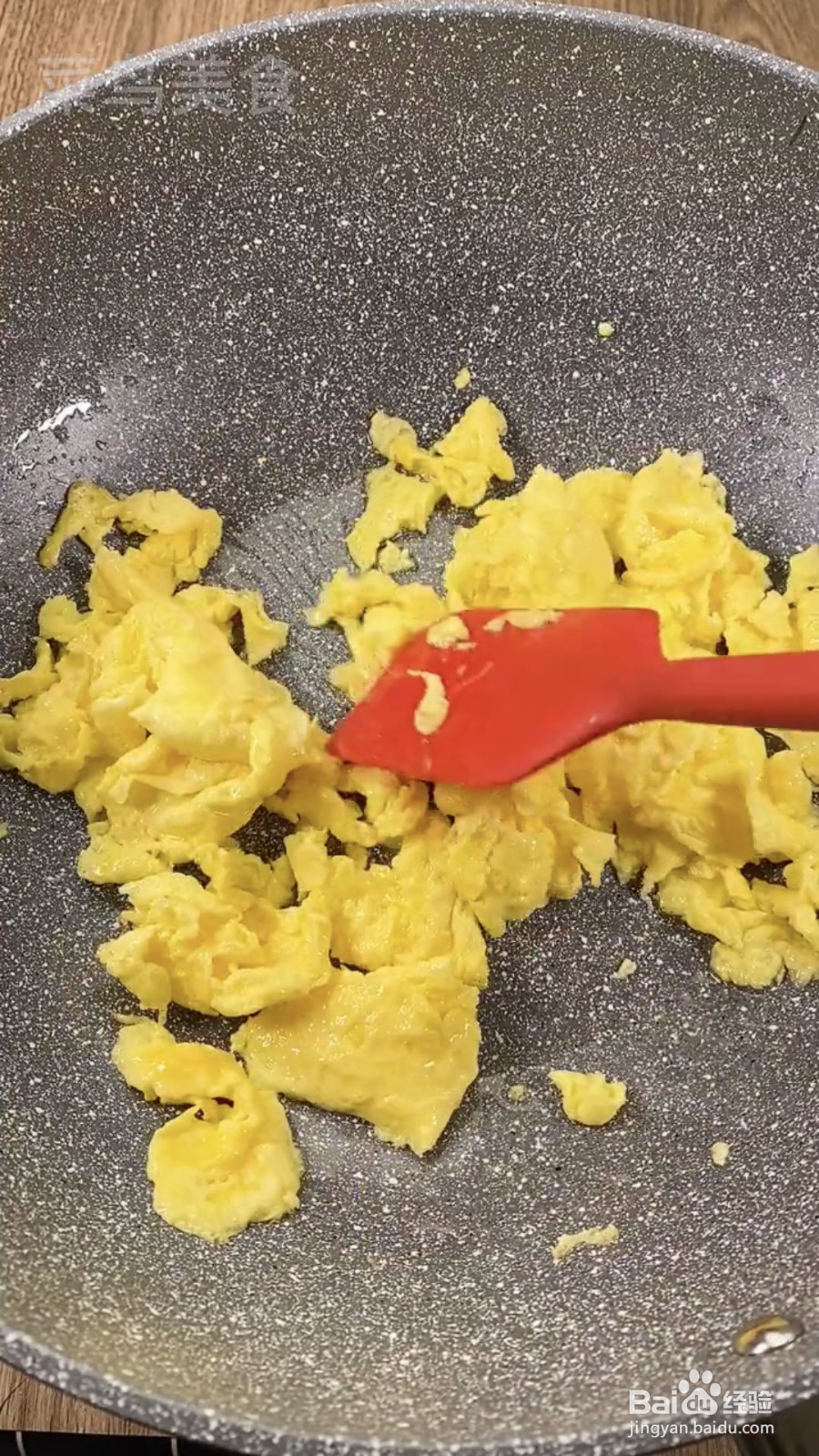 海鲜菇炒鸡蛋的做法