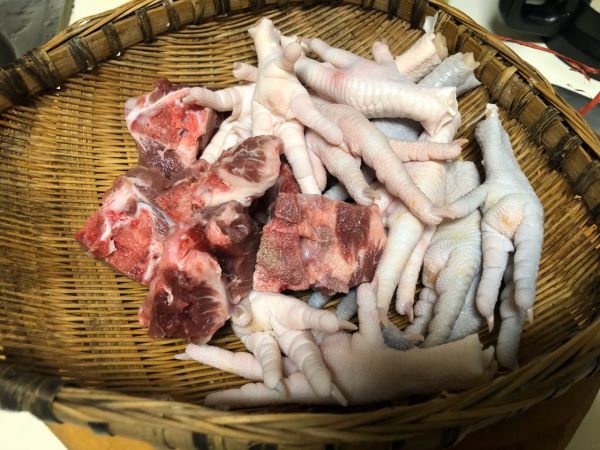 虫草花炖龙骨鸡脚汤