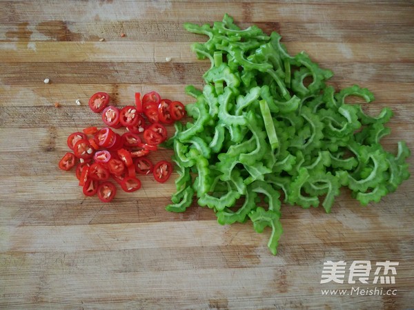 苦瓜煎蛋的做法