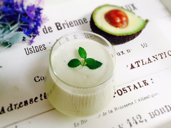 香蕉牛油果奶昔