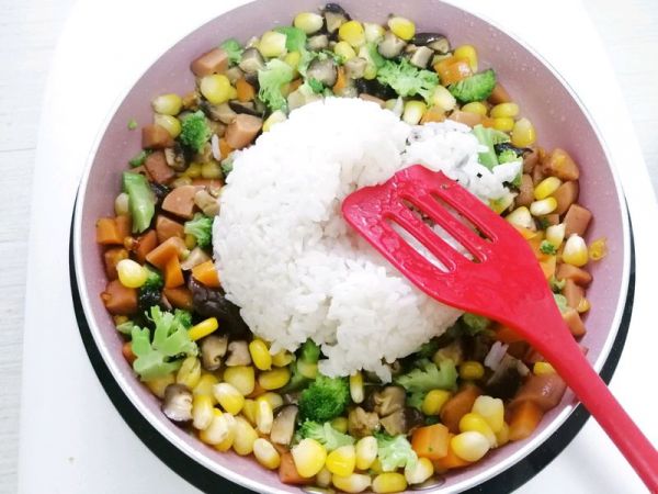 藜麦香菇香肠炒饭