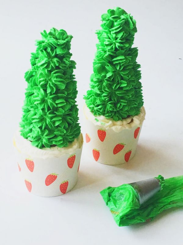 圣诞树纸杯蛋糕