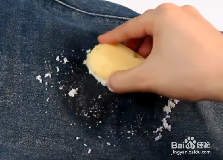 衣服上的泥土污渍怎么洗掉