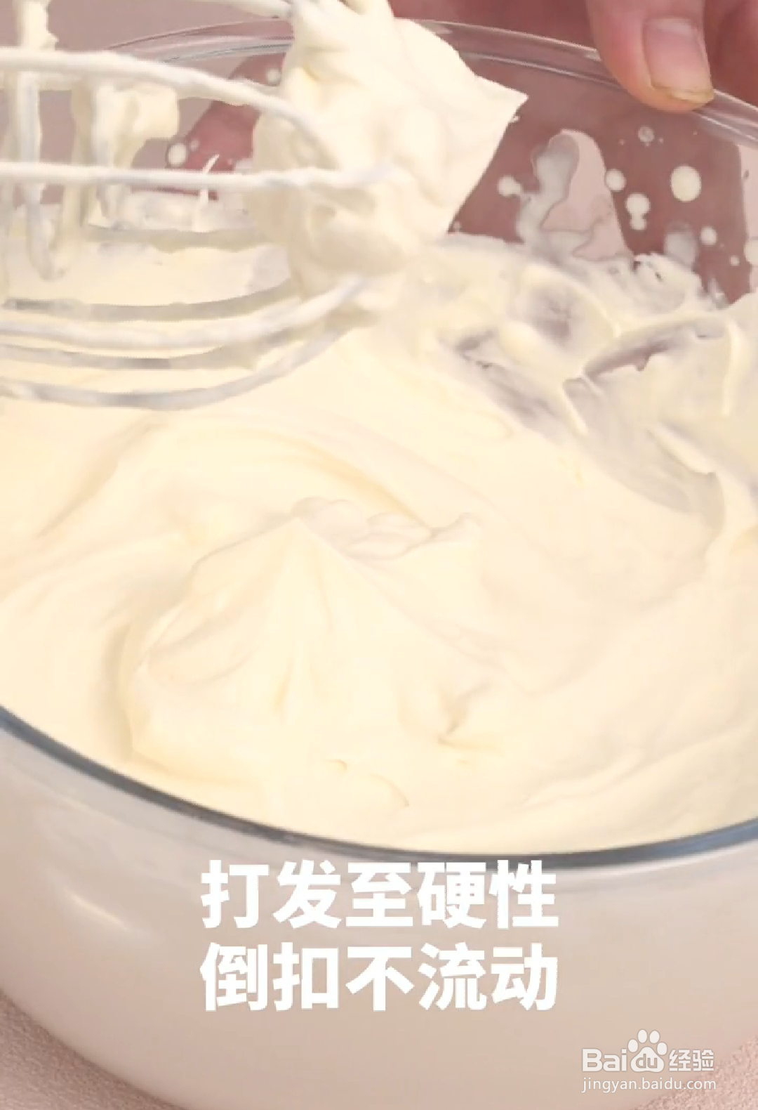 如何做出三种美味搭配的奶油水果三明治？