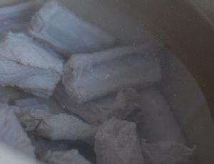 萝卜炖排骨的做法