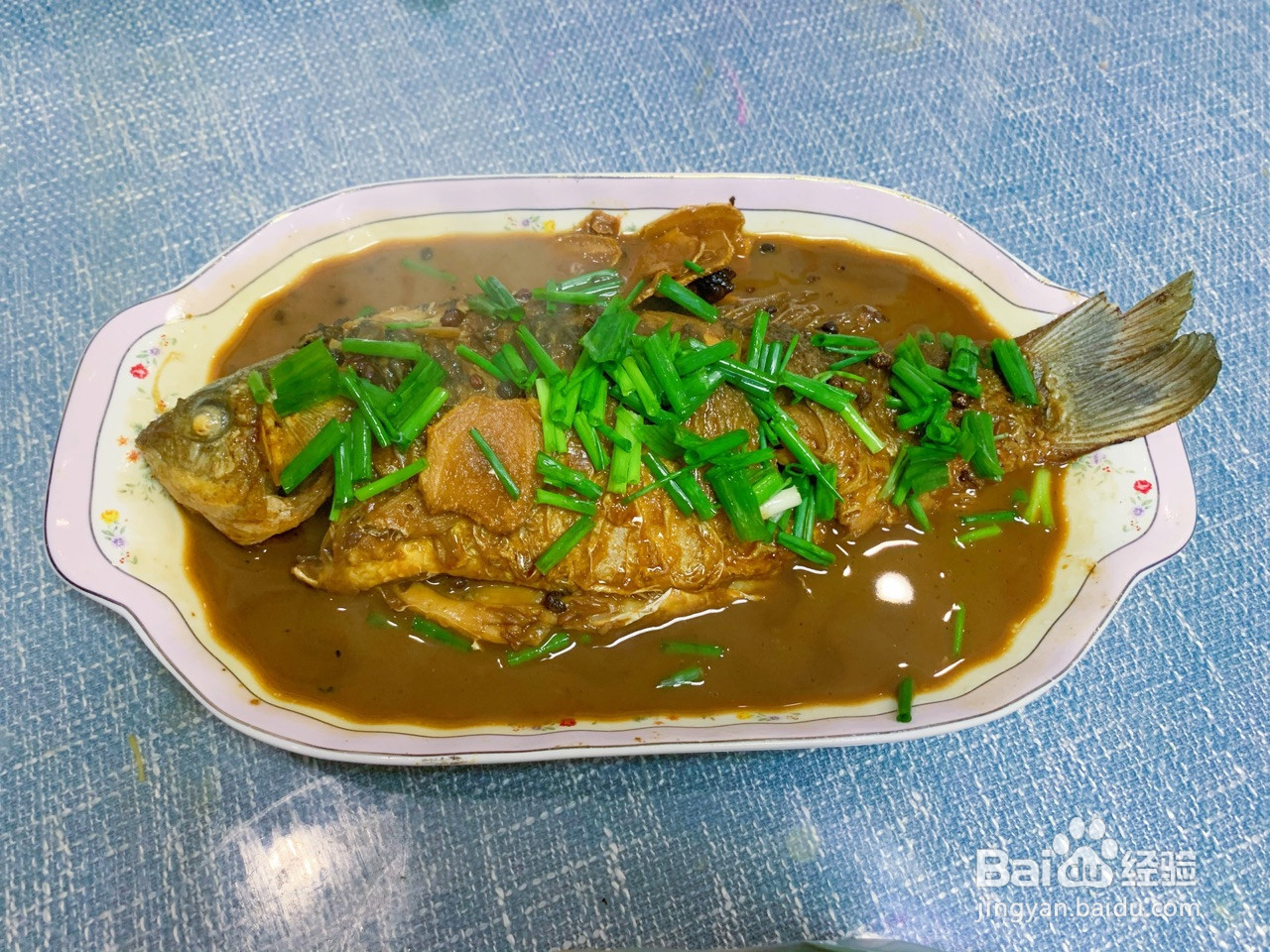 不粘皮的红烧鲫鱼的做法