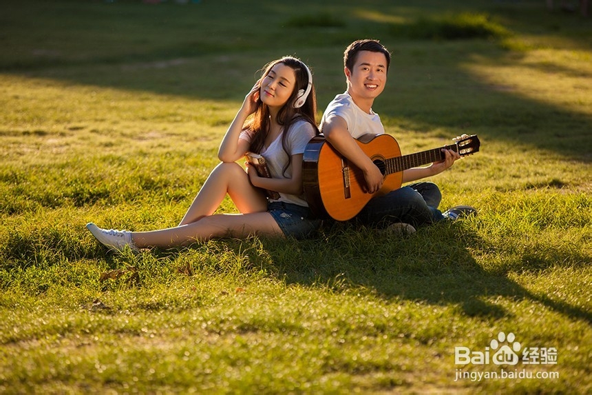 婚纱摄影比一定要穿婚纱便装婚纱照其实更有特色