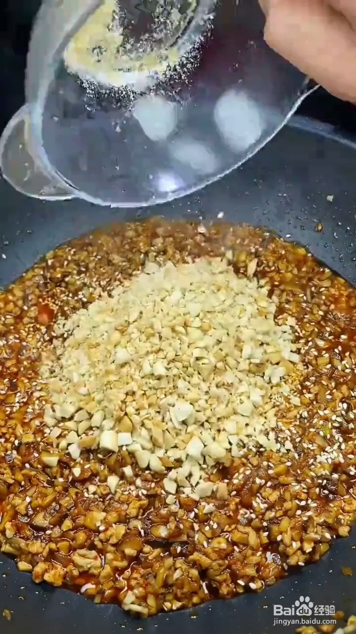 如何制作入味下饭的香菇肉酱？