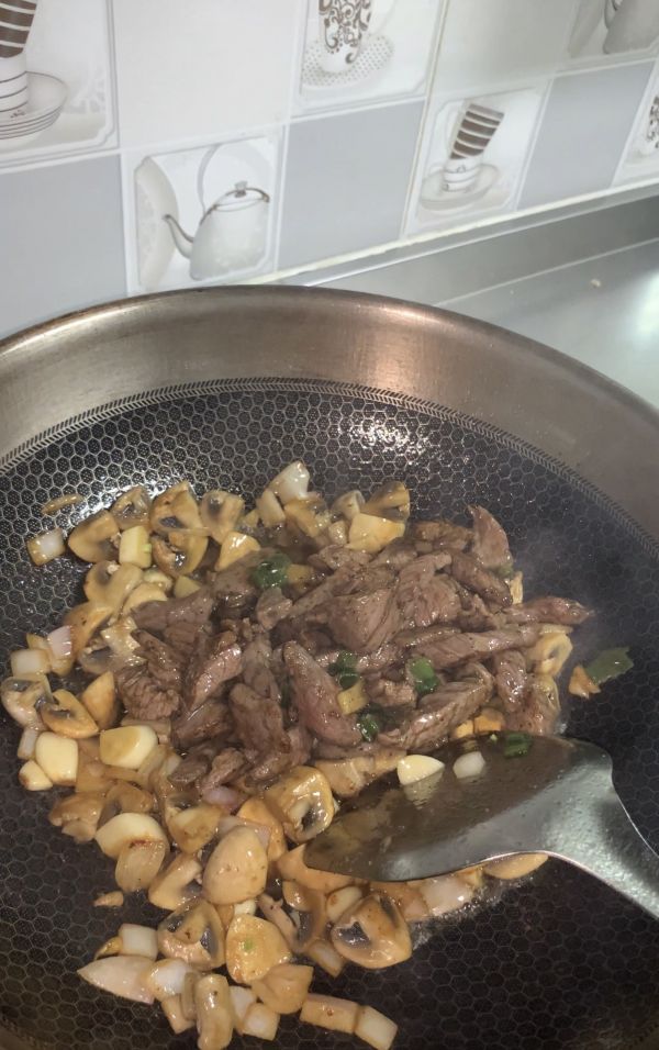黑椒口蘑牛肉条