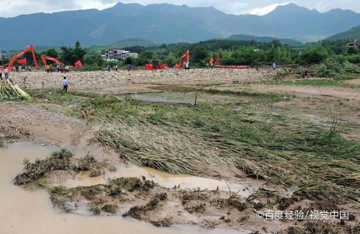 暴雨时如果在野外怎么办