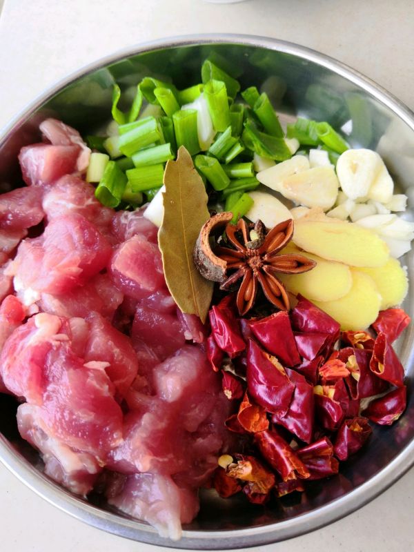 香菇肉丁凉拌面