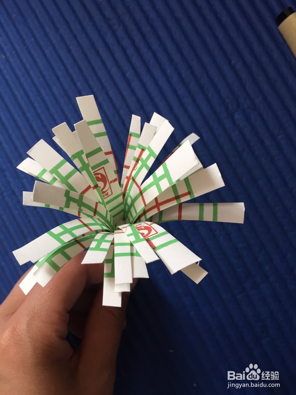 如何用一次性纸杯做一朵小花