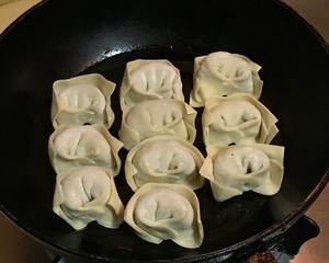 水煎（生煎）馄饨怎么做？