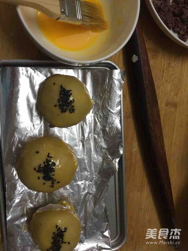 豆沙蛋黄酥的做法