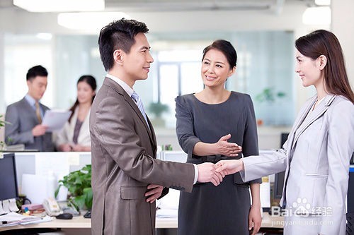 女士求职应聘时如何着装比较得体？