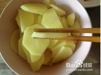 家常菜五花肉干煸土豆片