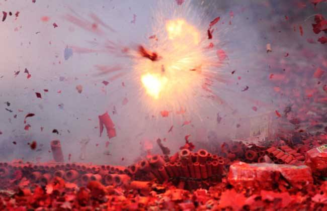 放鞭炮怎么说(用英语)